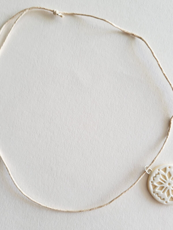 Оберіг в ніжних кольорах з символами українських вишиванок